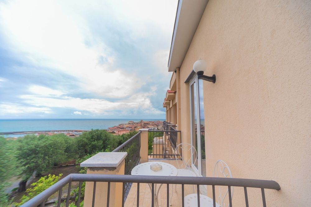 Hotel America Superior Triple Room, 1 Bedroom, Sea View 4