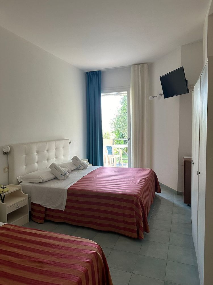 Hotel America Economy Triple Room, 1 Bedroom 3