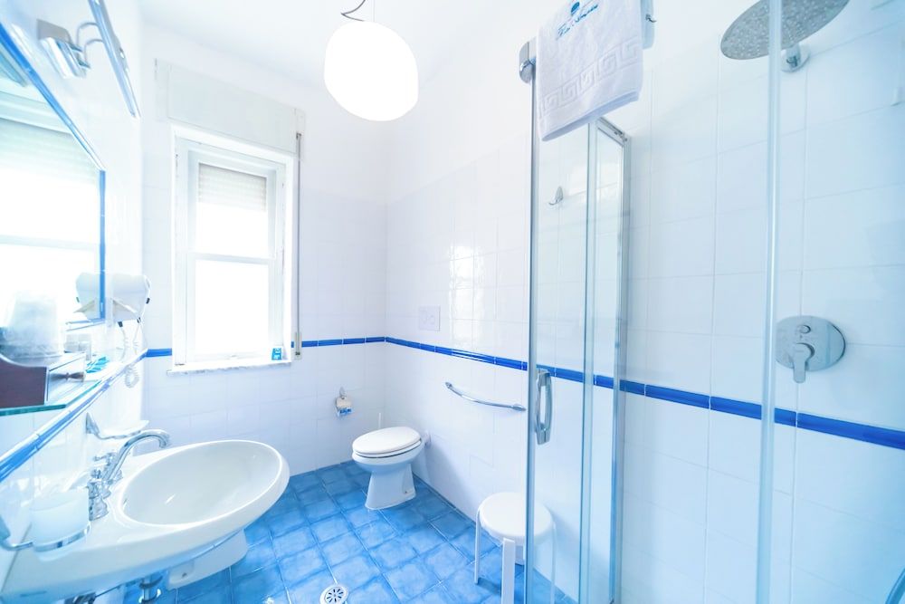 Hotel America Superior Triple Room, 1 Bedroom, Sea View 5