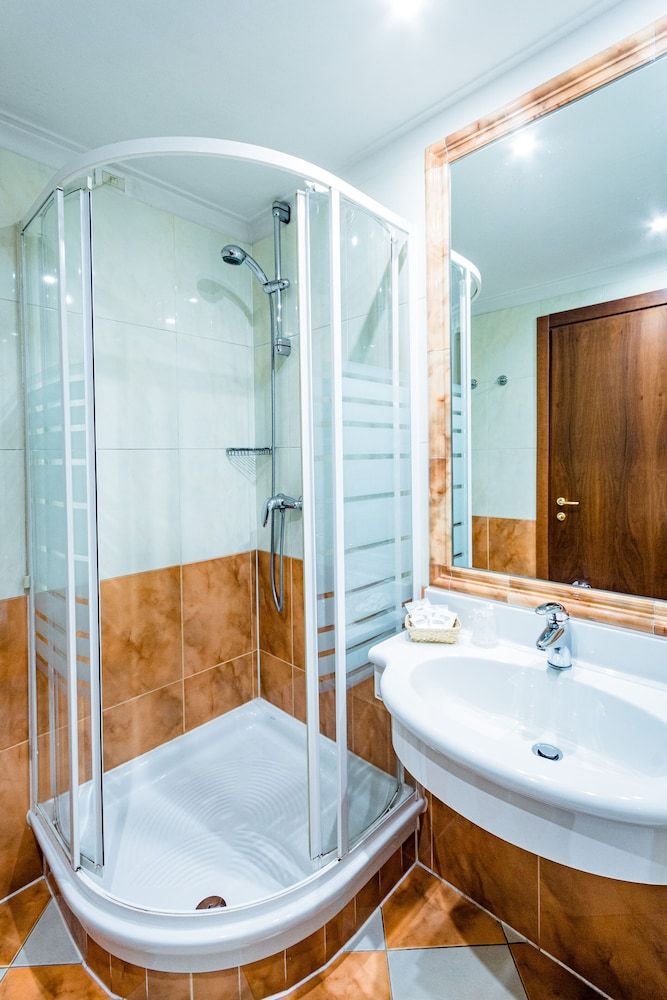 Lucrezia Borgia Standard Twin Room 4