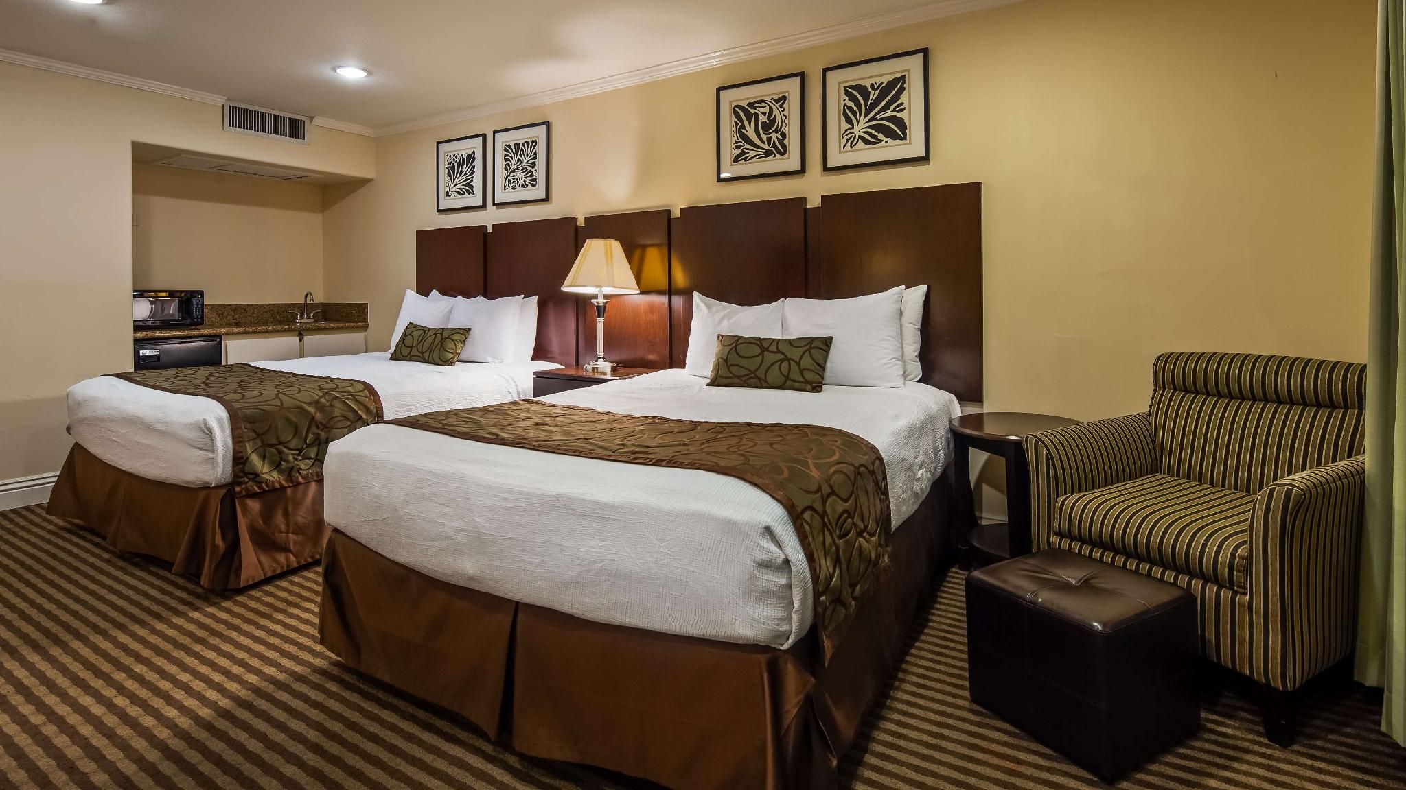 2 Queen Beds, Nonsmoking, Tile Flooring