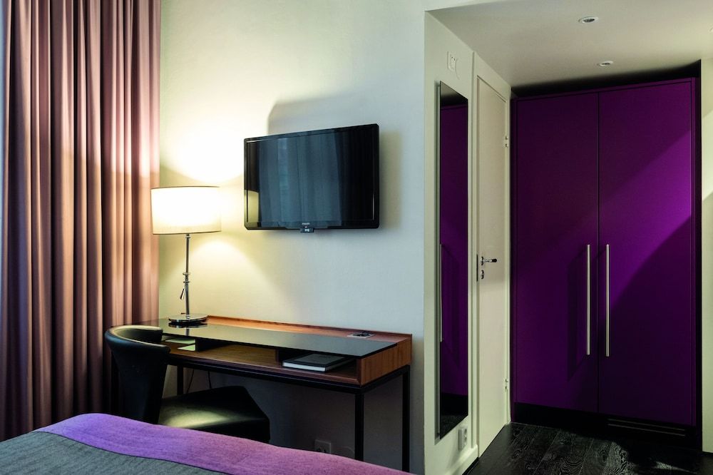 Elite Hotel Stockholm Plaza Standard Double Room, Courtyard View 3