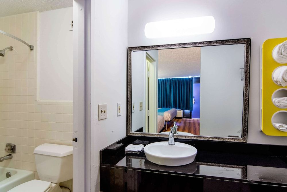 Motel 6 Lagrange, GA Standard Room, 2 Queen Beds, Non Smoking, Refrigerator & Microwave 9