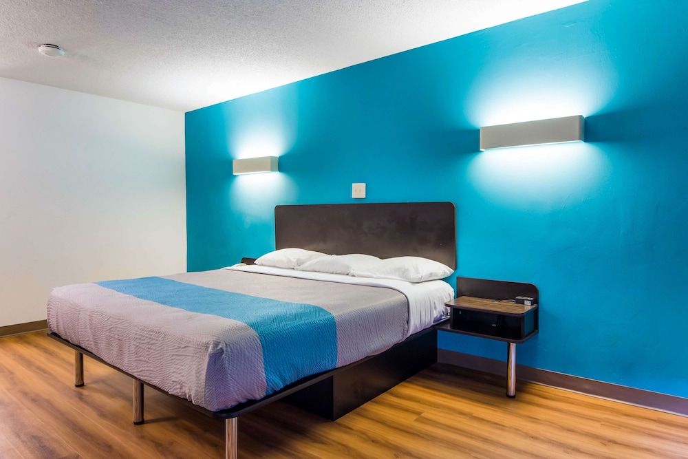 Motel 6 Lagrange, GA Standard Room, 1 King Bed, Accessible, Non Smoking 2