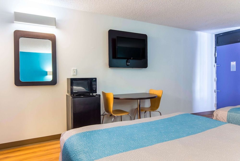 Motel 6 Lagrange, GA Standard Room, 2 Queen Beds, Non Smoking, Refrigerator & Microwave 6