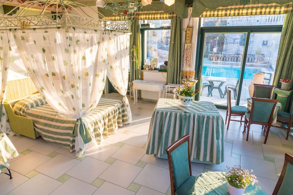 Il Quadrifoglio Studio Suite, Accessible (Queen)