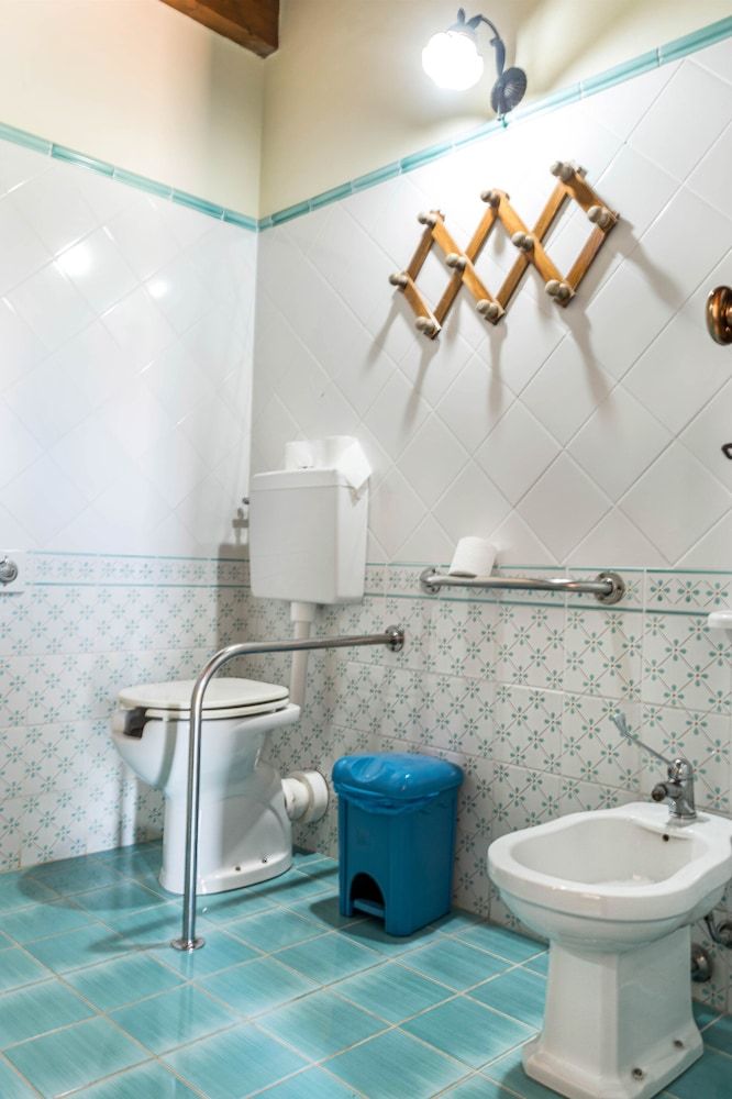 Torre Tabia Family Quadruple Room 9