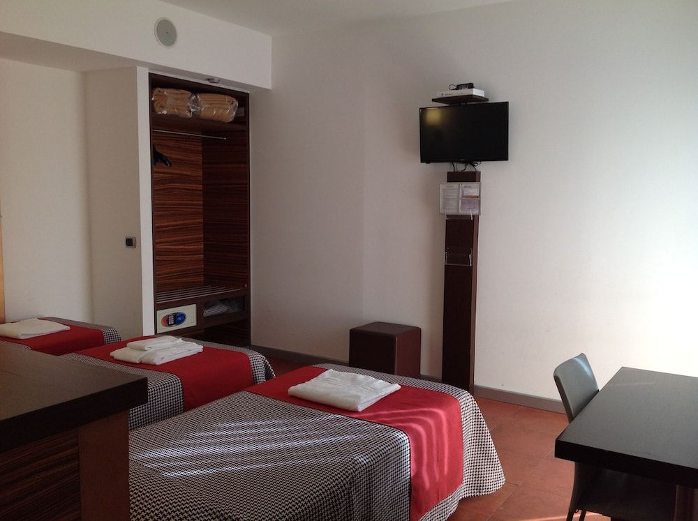 Hotel Bed & Business Standard Triple Room 3