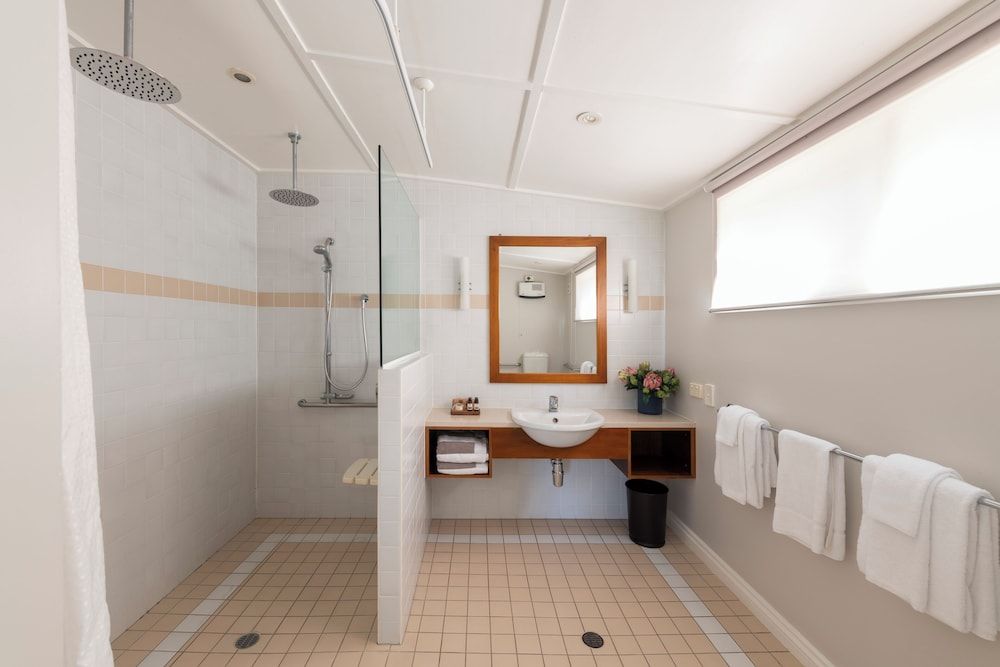 Spicers Hidden Vale Accessible King Room 5