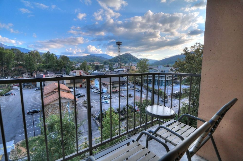 Edgewater Hotel - Gatlinburg Standard Room, 2 Queen Beds (Riverside) 5