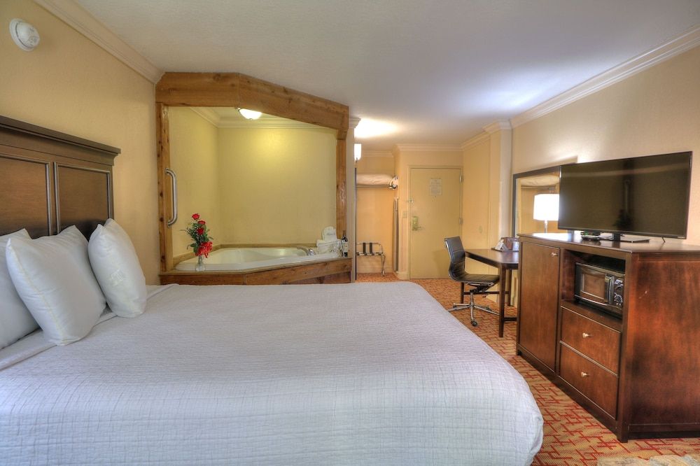 Romantic Room, Jetted Tub (Queen Bed)