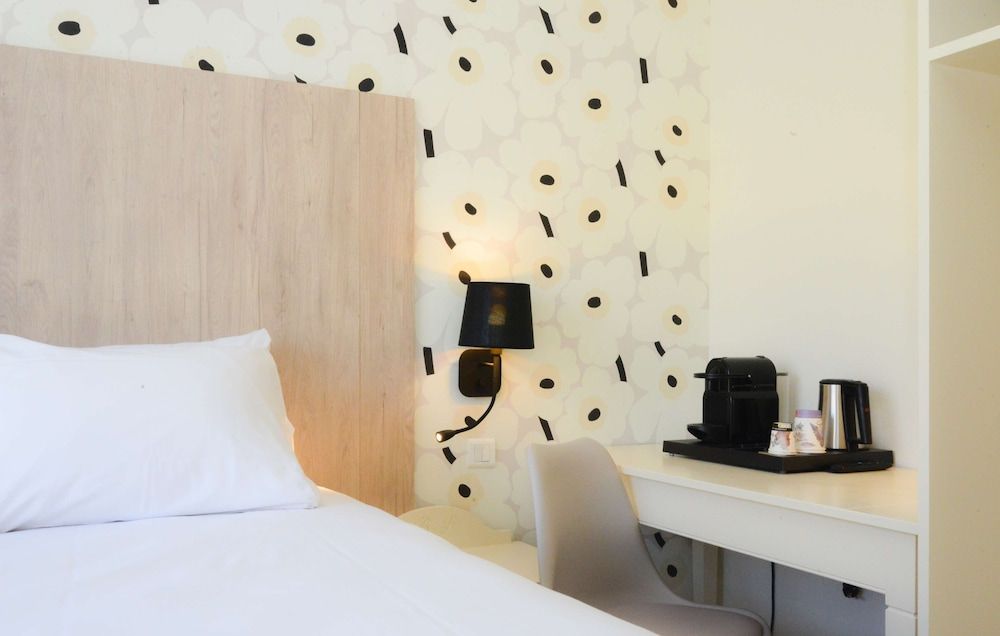 Sure Hotel by Best Western Gemenos en Provence Comfort Room, 1 Queen Bed, Non Smoking 2