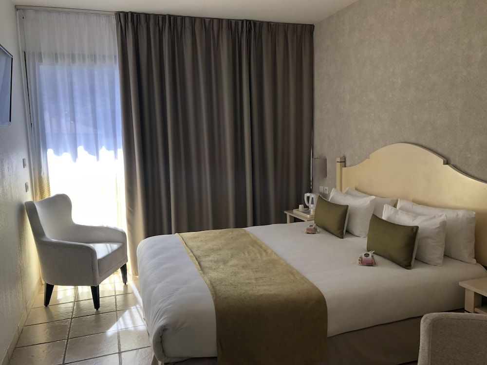 Sure Hotel by Best Western Gemenos en Provence Comfort Room, 1 Queen Bed, Non Smoking, Terrace 3