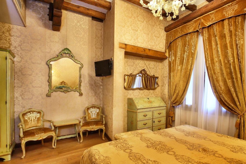 Ca' Pagan Deluxe Double Room 5