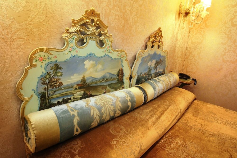 Ca' Pagan Deluxe Double Room 4