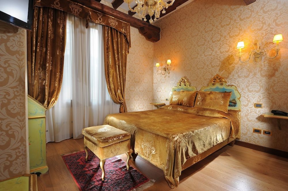 Ca' Pagan Deluxe Double Room 6