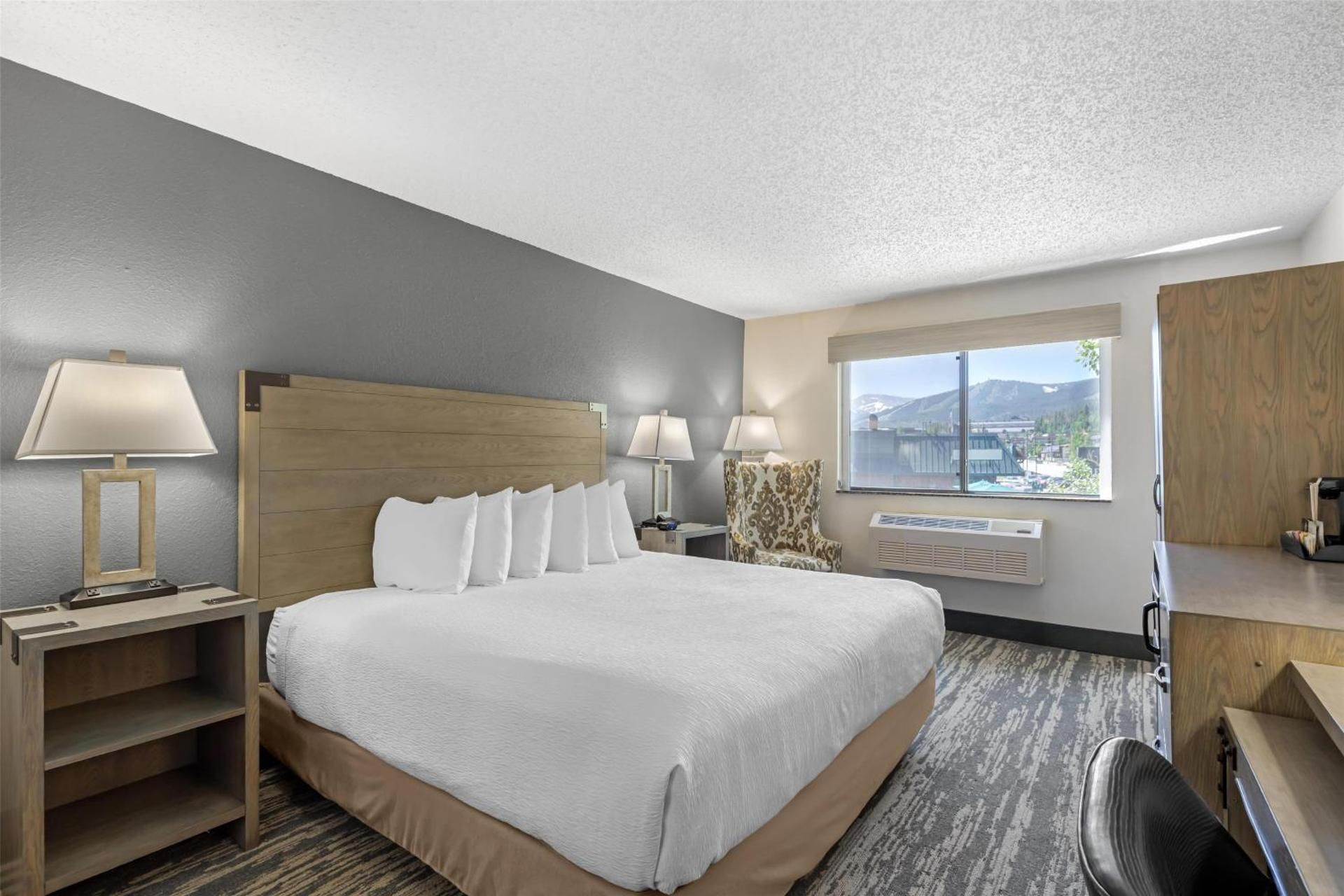 Best Western Alpenglo Lodge Accessibility - 1 King Bed, Bathtub, Nonsmoking