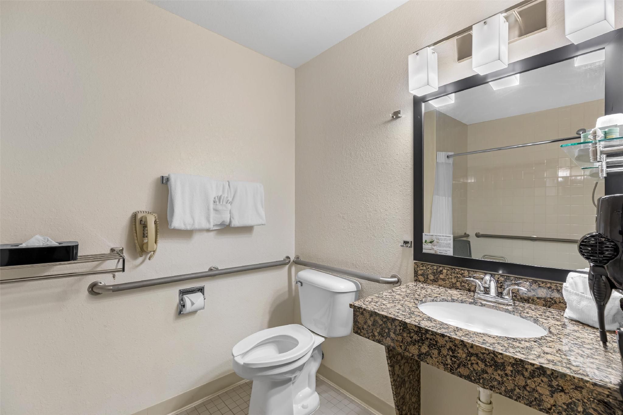 Accessibility - 1 Queen Bed, Roll-in Shower, Nonsmoking