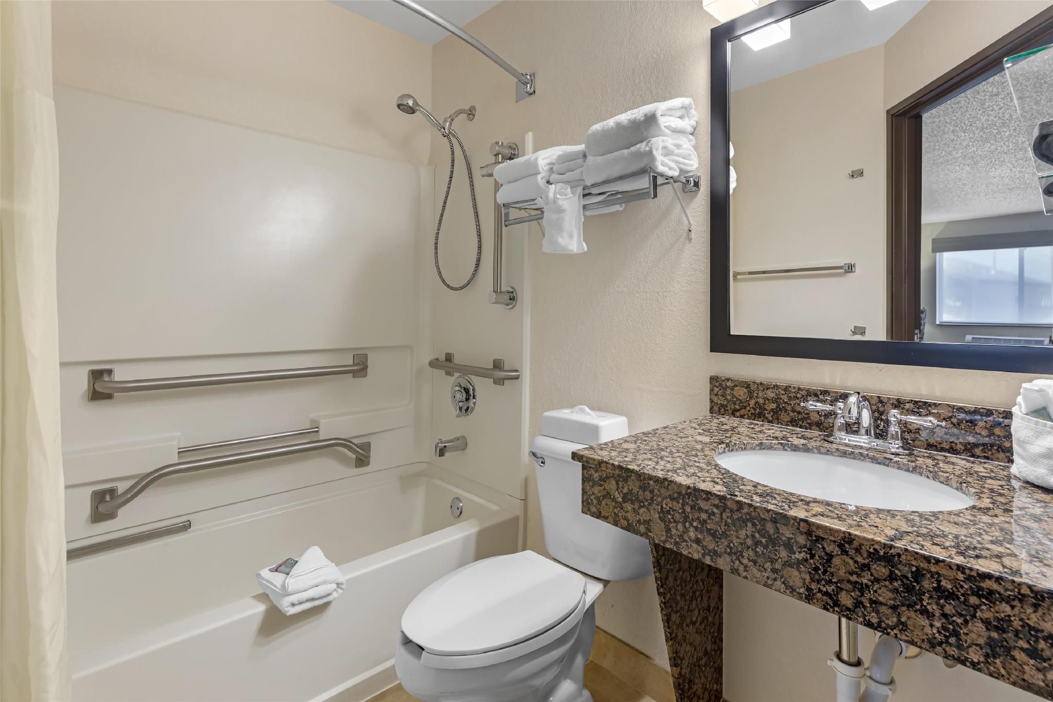 Best Western Alpenglo Lodge Accessibility - 2 Queens Beds, Bathtub, Nonsmoking 3