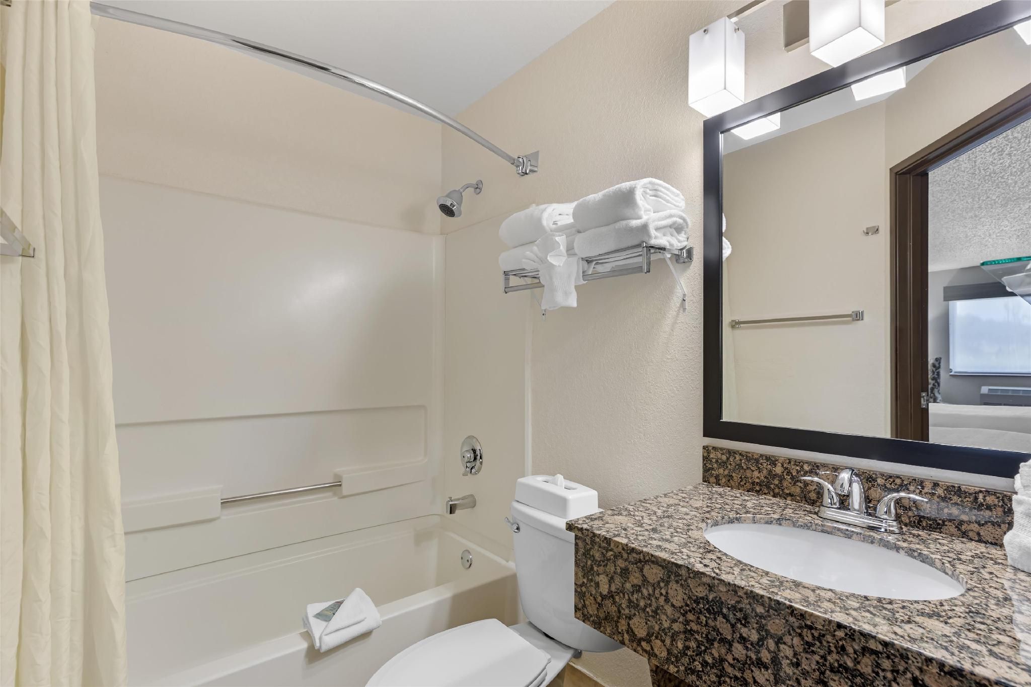 Best Western Alpenglo Lodge 2 Queen Beds, Nonsmoking, Deluxe Room, No Pets Allowed, Renovated Room 3