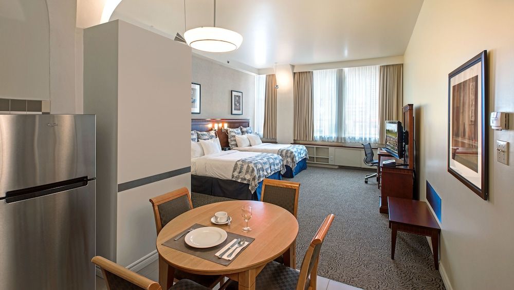 undefined Le Square Phillips Hotel And Suites