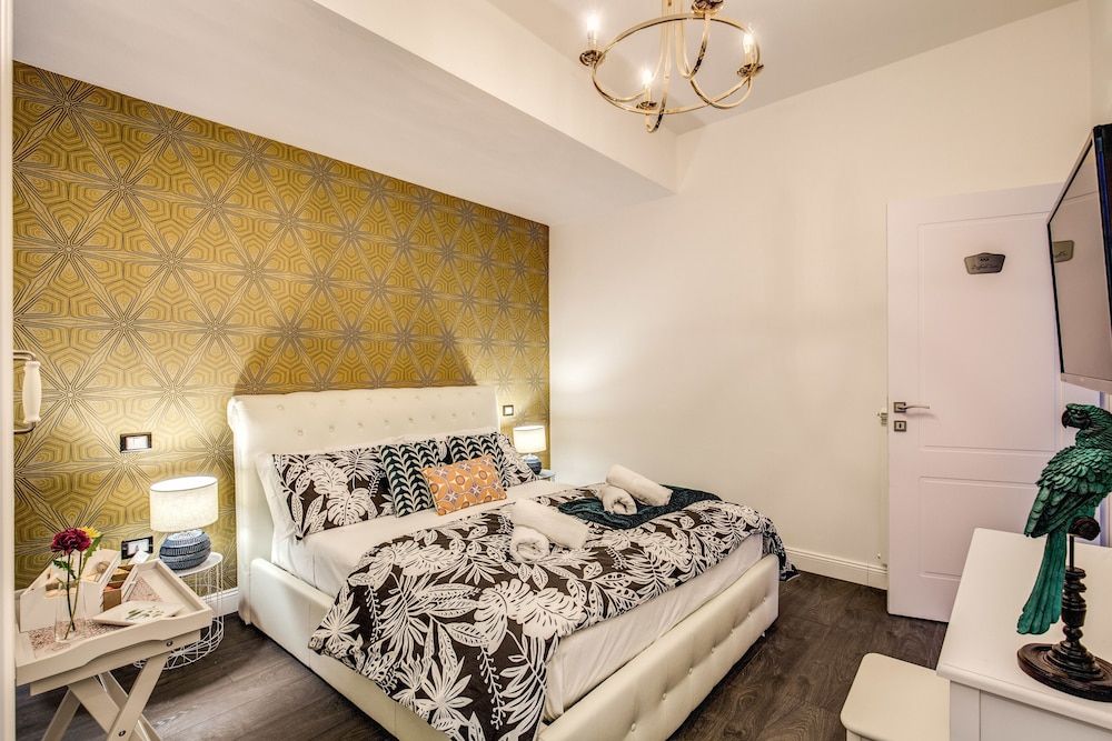 AwesHome - Hanging Gardens Deluxe Double Room 2