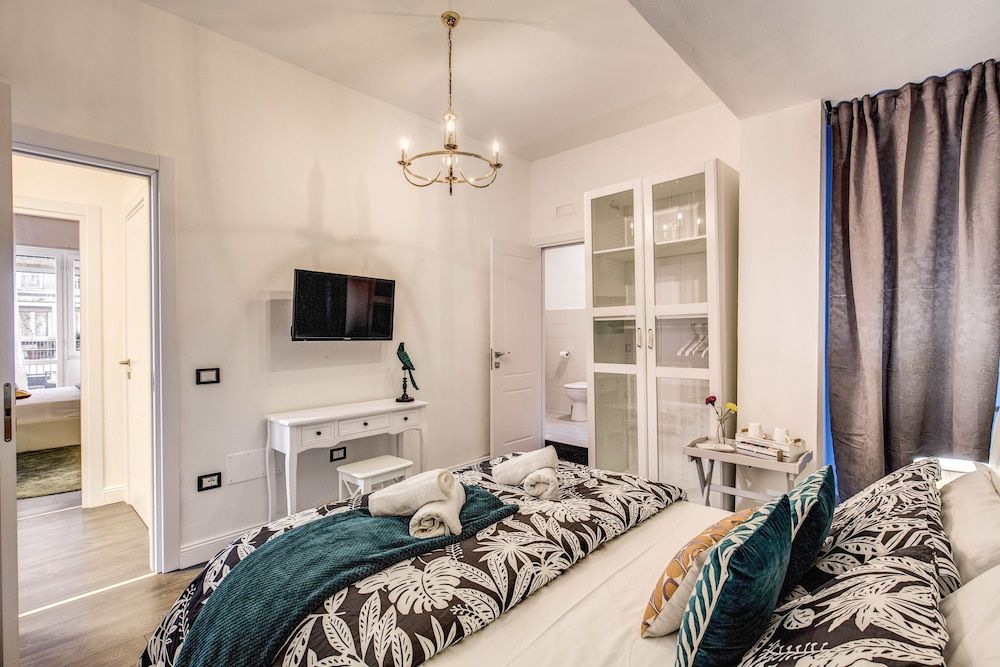 AwesHome - Hanging Gardens Deluxe Double Room 6