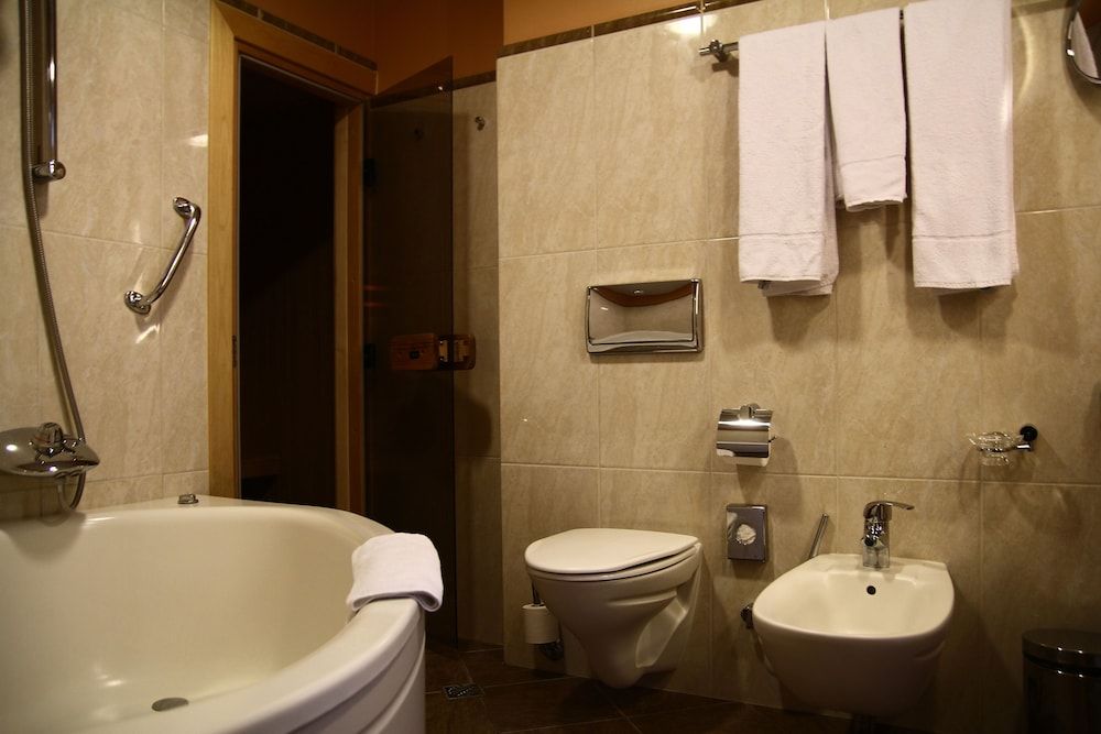 Royal Square Hotel & Suites Deluxe Suite 7