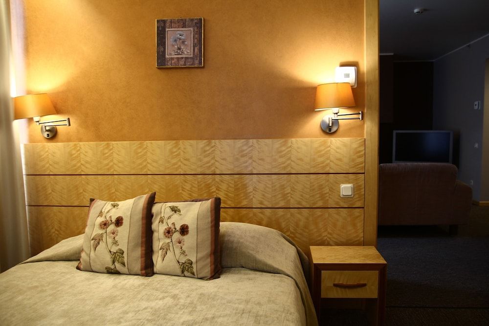 Royal Square Hotel & Suites Deluxe Suite 2