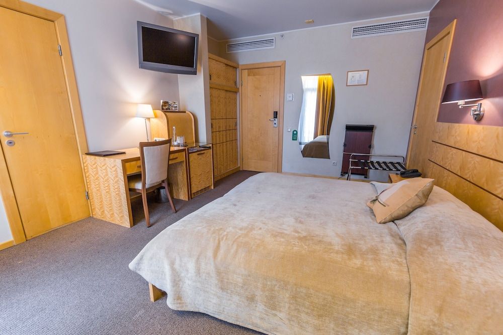 Royal Square Hotel & Suites Classic Double Room Single Use, 1 Double Bed
