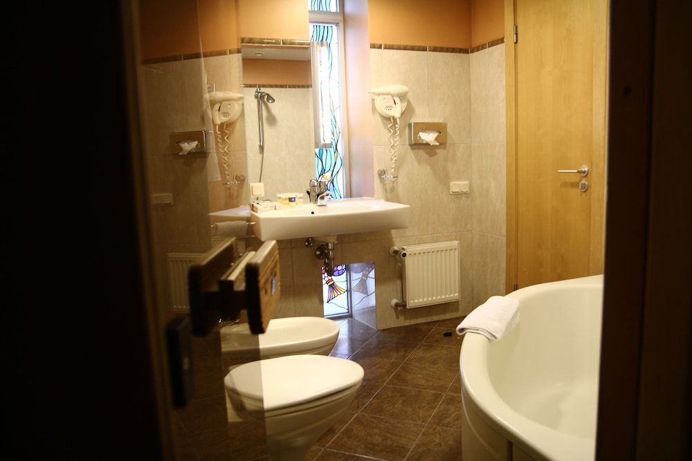 Royal Square Hotel & Suites Deluxe Suite 6
