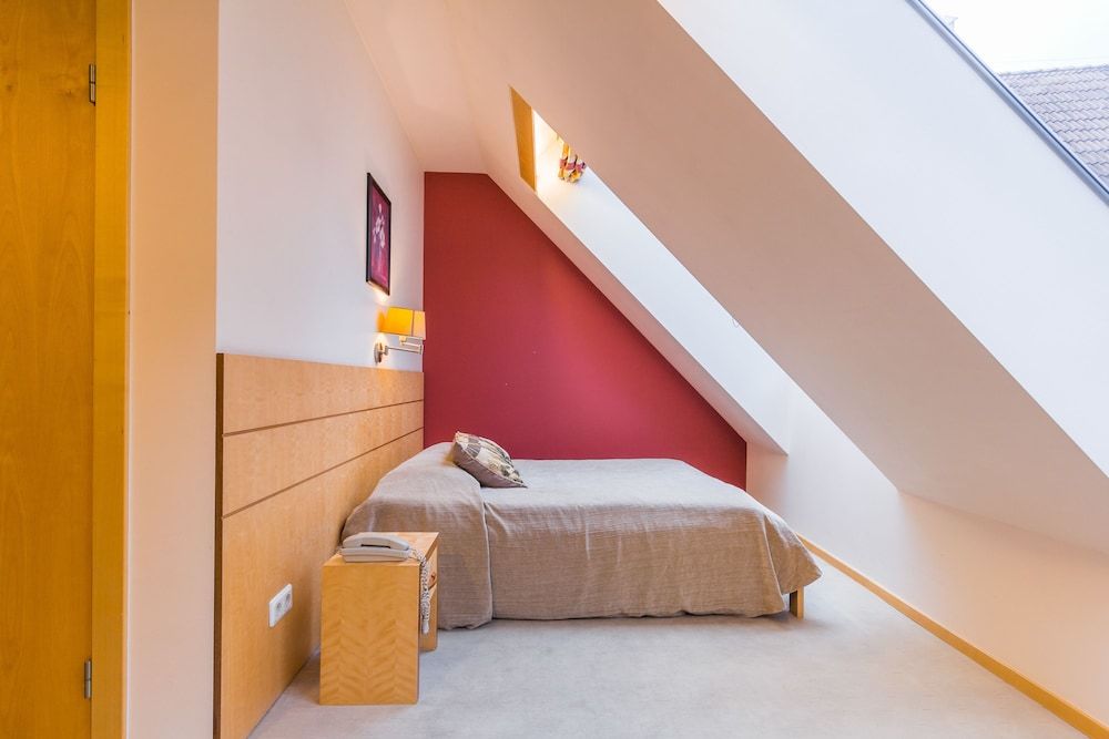 Royal Square Hotel & Suites Classic Double Room Single Use, 1 Double Bed 2