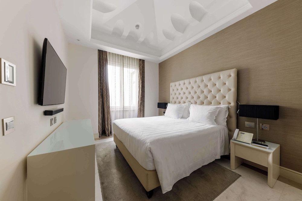Aleph Rome Hotel Curio Collection by Hilton Deluxe Room, 1 King Bed 5
