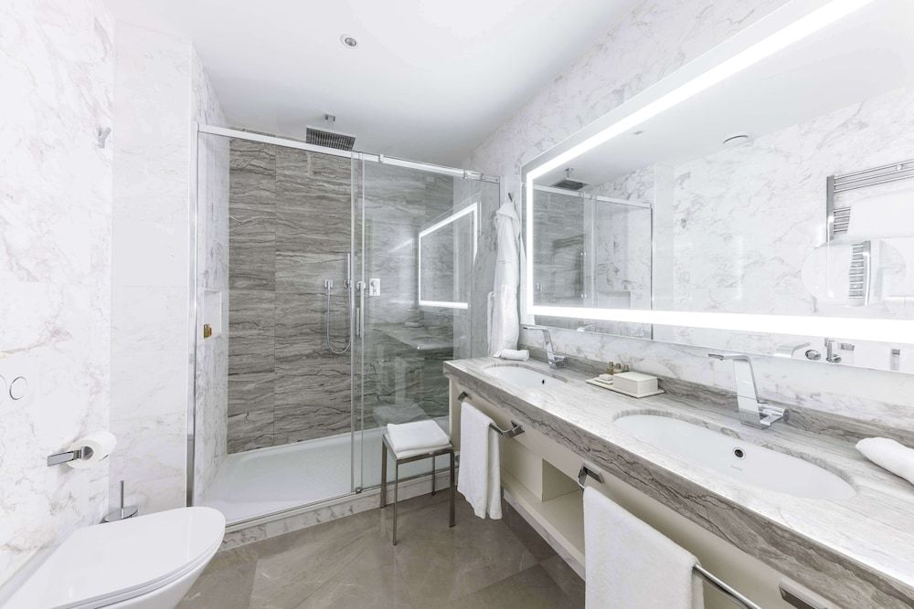 Aleph Rome Hotel Curio Collection by Hilton Deluxe Room, 1 King Bed 8