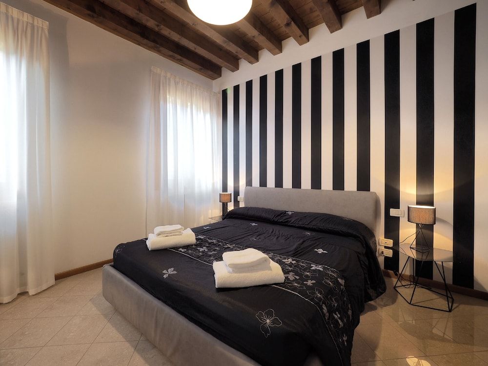 Apartment, 2 Bedrooms, Venetian Style 3