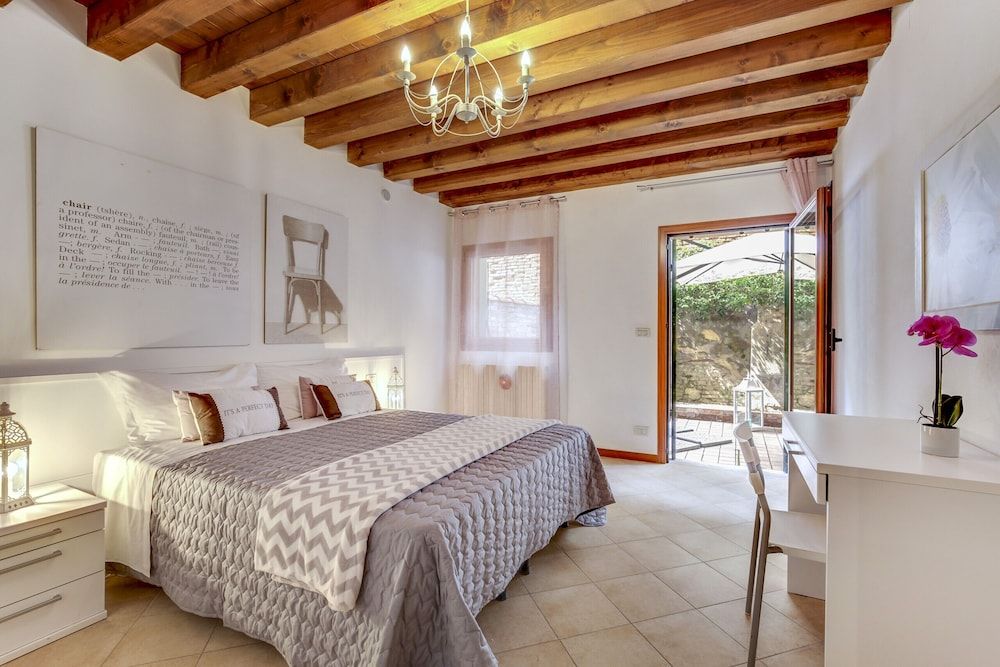 Apartment, 2 Bedrooms, Venetian Style 4