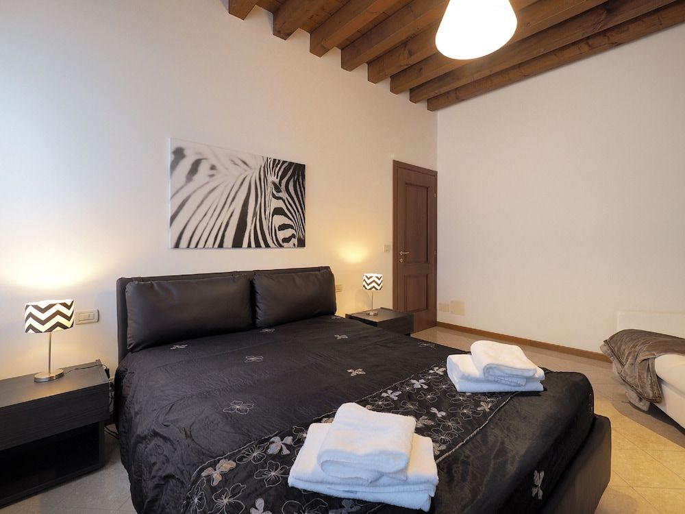 Apartment, 2 Bedrooms, Venetian Style 3