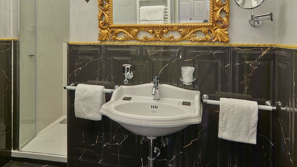 Ai Cherubini Standard Double Room 5