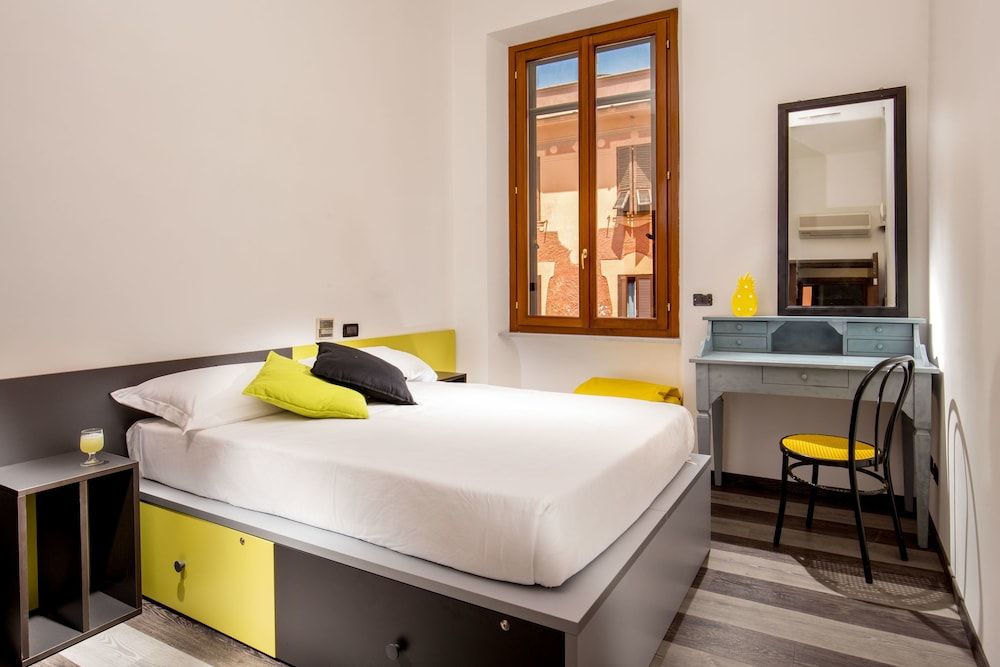 Free Hostels Roma Double Room, 3 Twin Beds 2