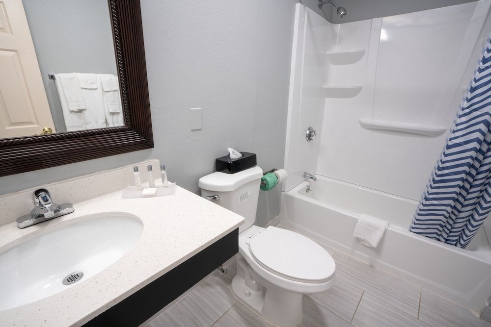 Hyannis Plaza Hotel Family Suite 2