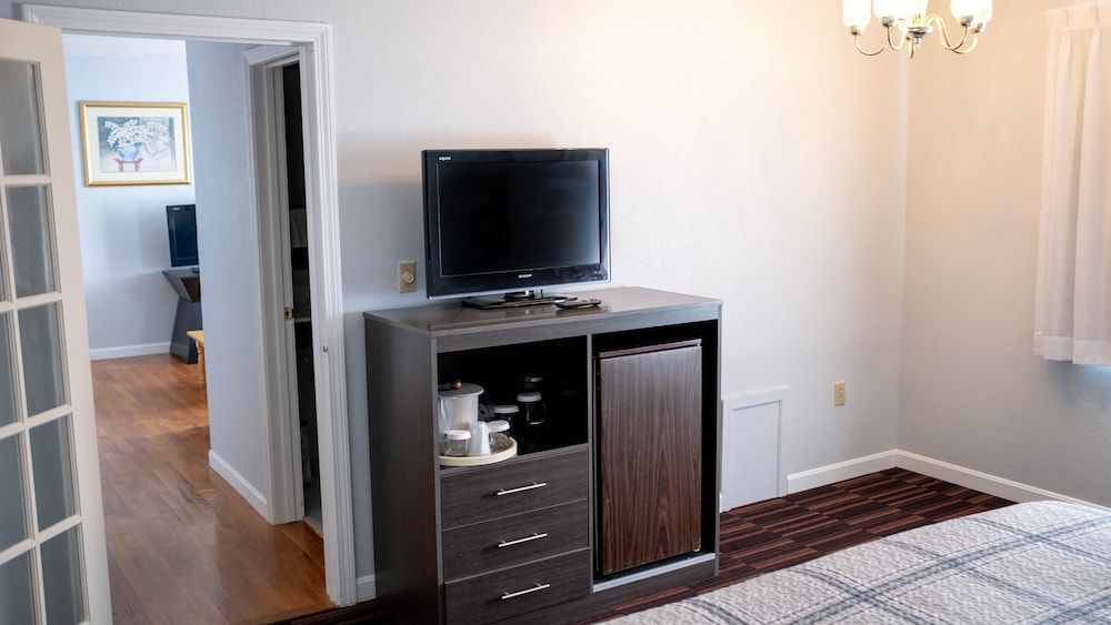 Hyannis Plaza Hotel Family Suite 4