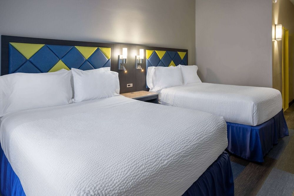 Room, 2 Queen Beds, Non Smoking