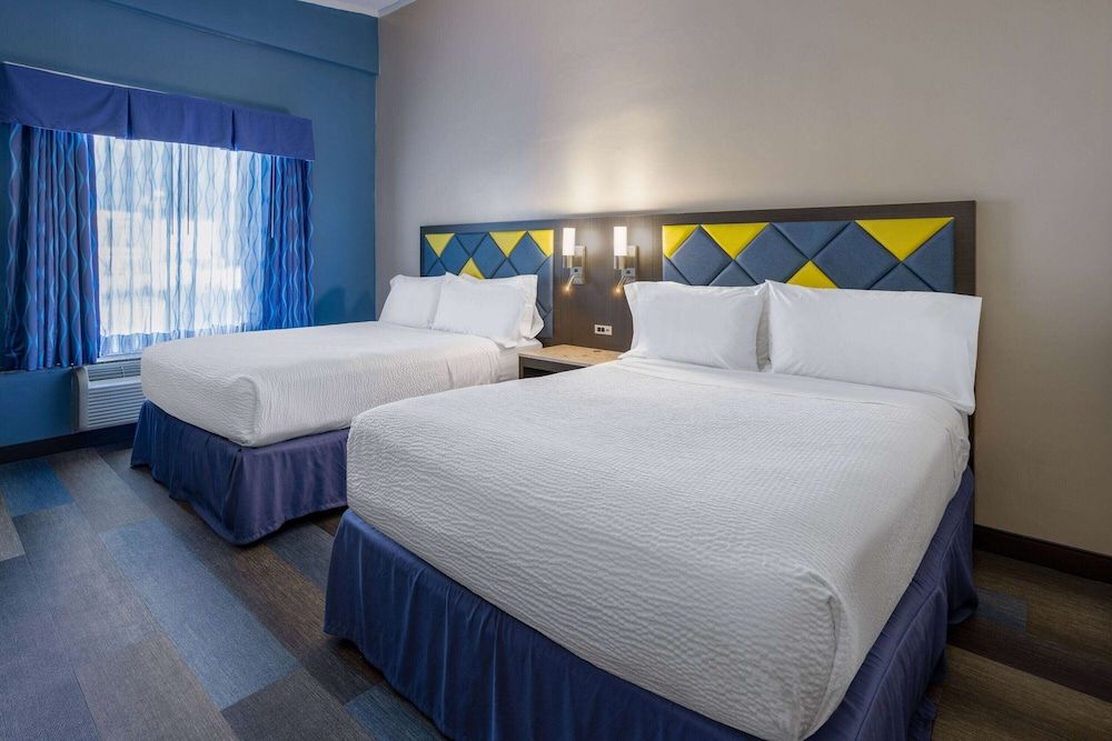 Deluxe Room, 2 Queen Beds, Accessible, Non Smoking (Mobility Accessible Room)