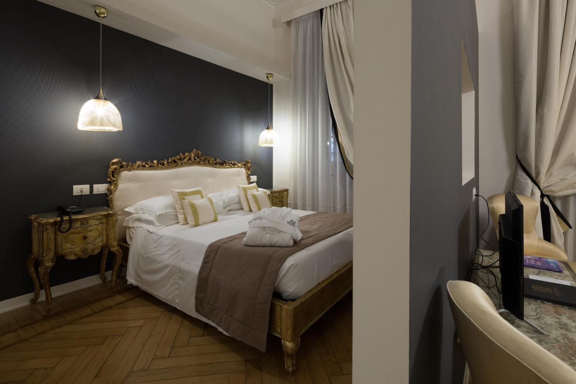 Queen Suite with Spa Bath