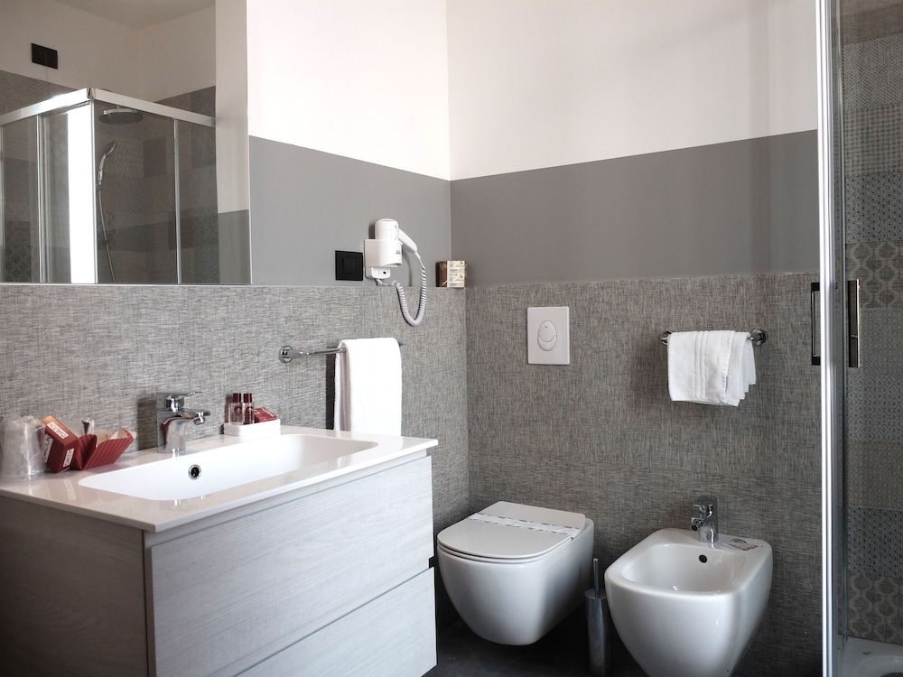 Carlton Studio Suite 3