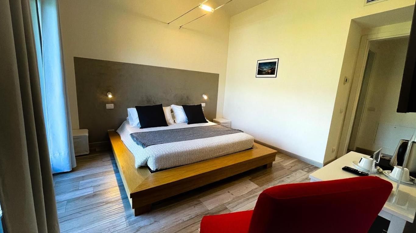 Suite with Lake View