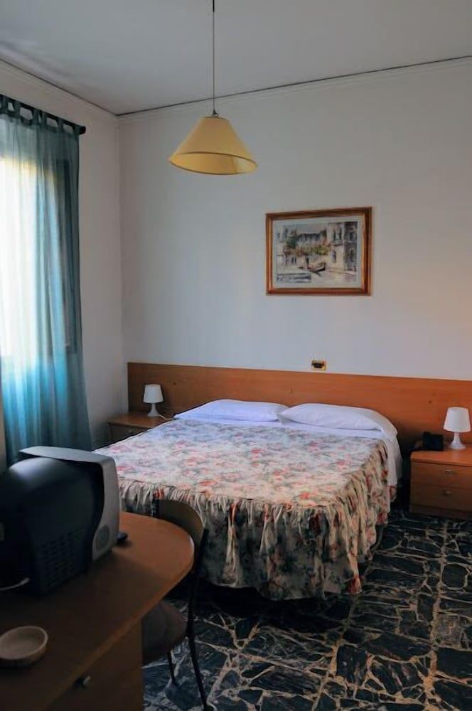 Hotel Albergo Italia Double or Twin Room 4