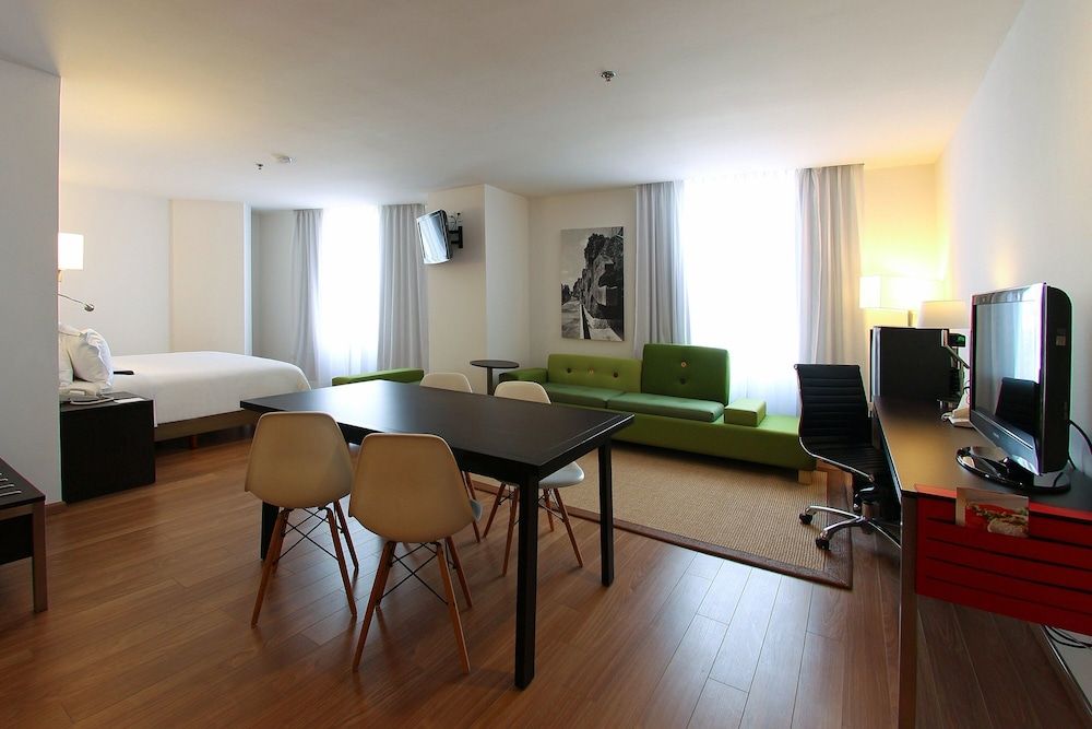 Fiesta Inn Express Naucalpan Junior Suite 4