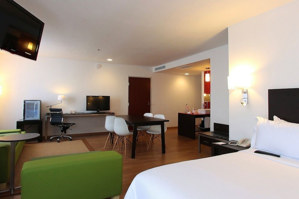 Fiesta Inn Express Naucalpan Junior Suite 3