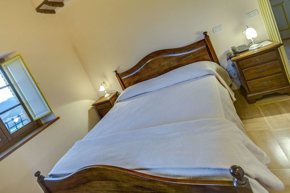 La Castellaia Resort Double Room 8